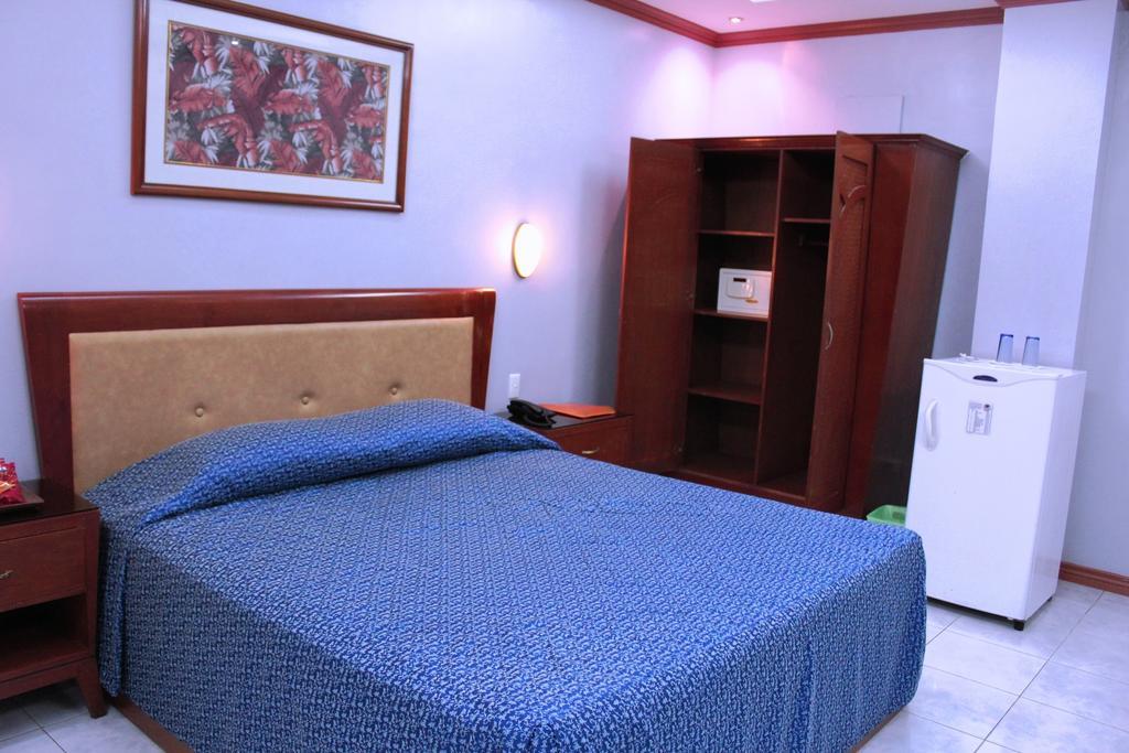 Pacific Breeze Hotel And Resort Angeles Phòng bức ảnh